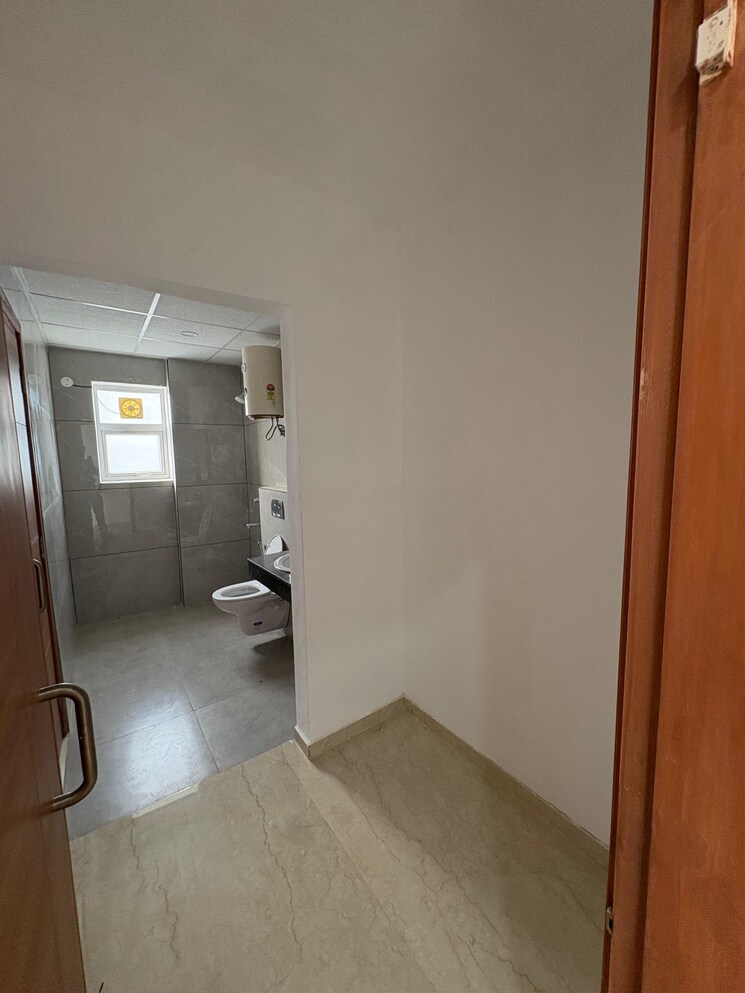 Attached Bathroom, omaxe-lake 3 Bedroom 1920 Sq.Ft. Apartment In North Mullanpur Chandigarh 8899352