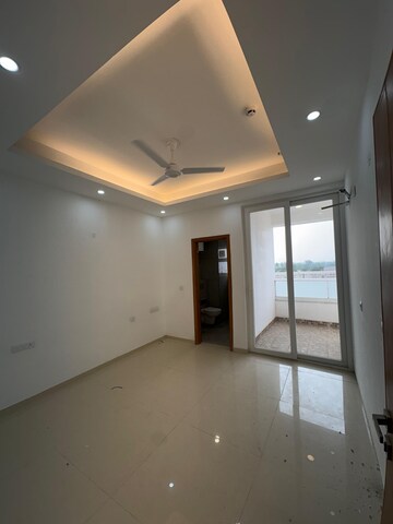Bedroom in 3 BHK Apartment at Omaxe Lake, North Mullanpur – for Sale