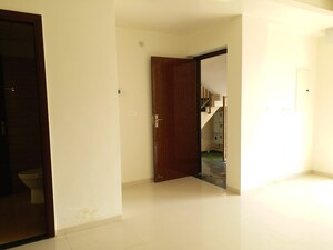 Room in 3 BHK Builder Floor at BPTP Parkland Pride, Sector 77 – for Sale