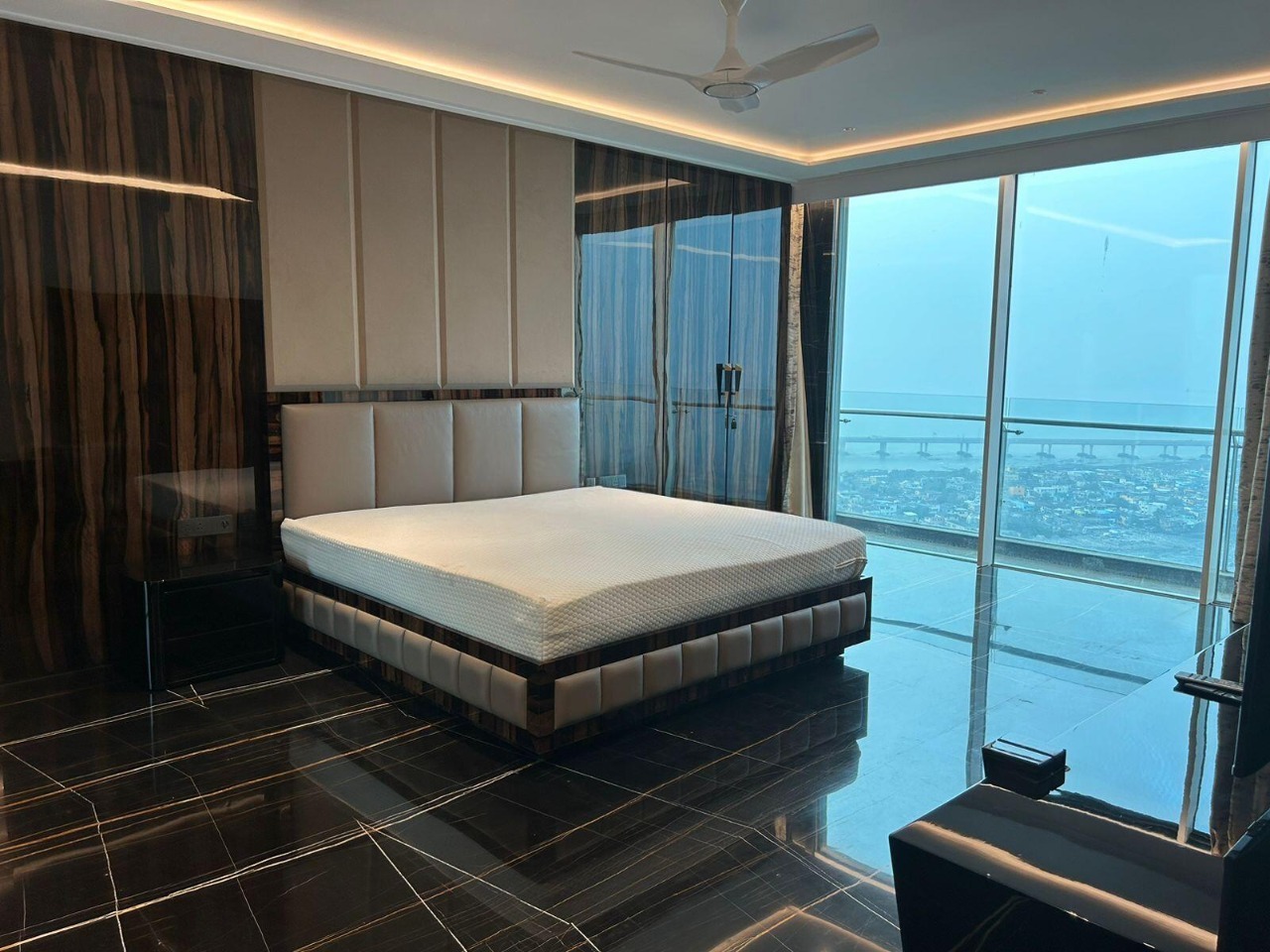 6 BHK + Servant Room 11000 Sq.Ft. Apartment in Bayview Terraces