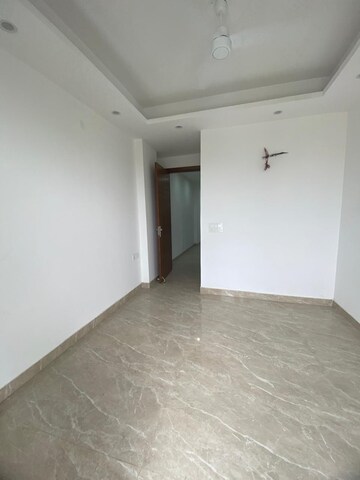 Room in 2 BHK Builder Floor at Paryavaran Complex – for Rent