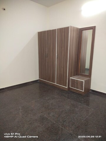 Room in 2 BHK Builder Floor at Hsr Layout – for Rent