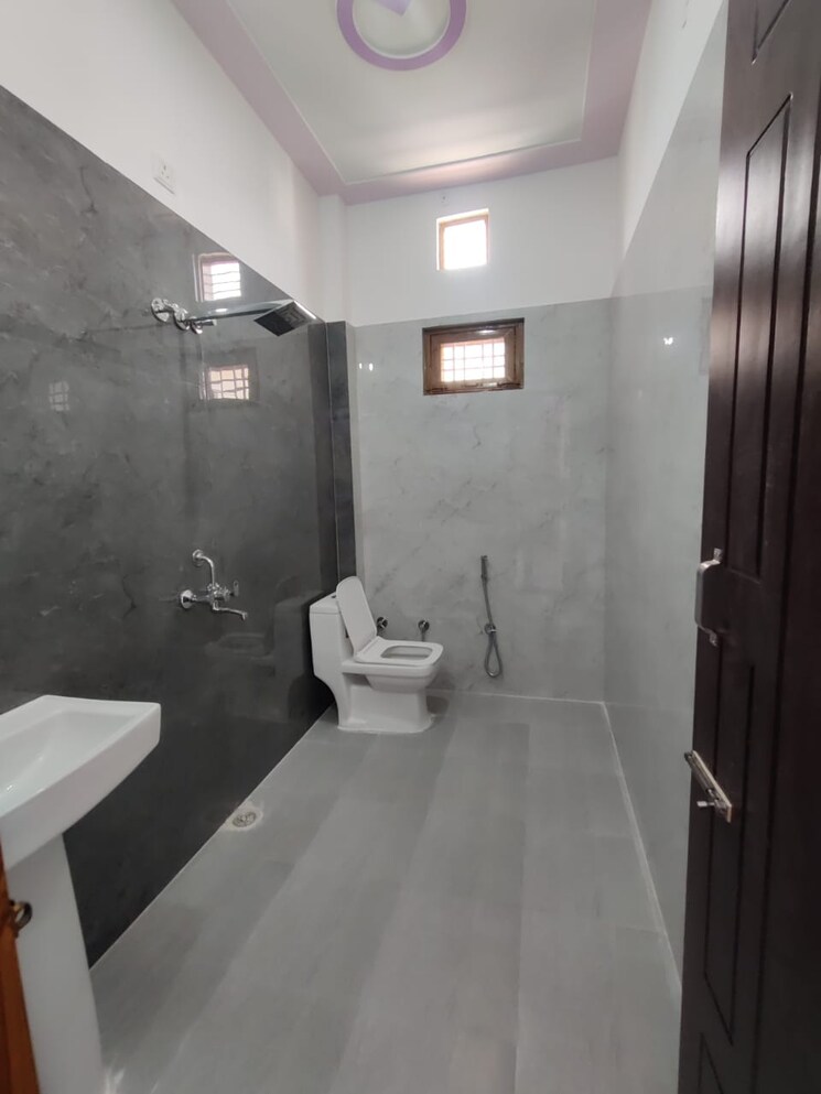Bathroom, chandrabani 3 Bedroom 90 Sq.Yd. Independent House In Chandrabani Dehradun 8900070