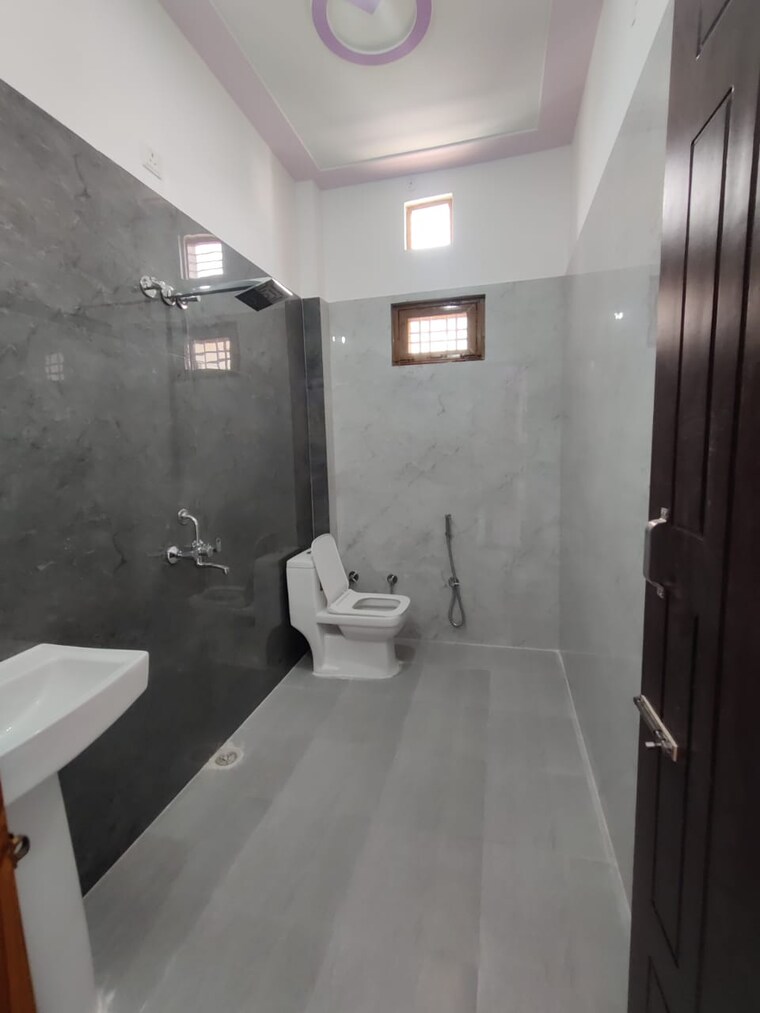 Bathroom, chandrabani 3 Bedroom 90 Sq.Yd. Independent House In Chandrabani Dehradun 8900070