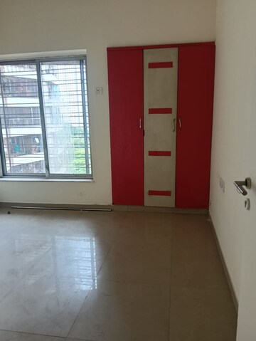 Room in 2 BHK Apartment at Kalpataru Hills, Manpada – for Sale