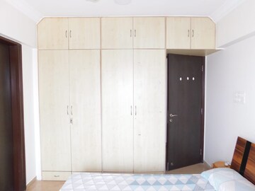 Room in 2.5 BHK Apartment at Lake Primrose, Powai – for Rent