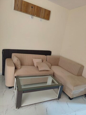 Living Room in 2 BHK Builder Floor at Sector 43 – for Rent