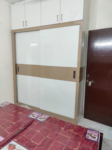 Room in 2 BHK Builder Floor at Sector 43 – for Rent