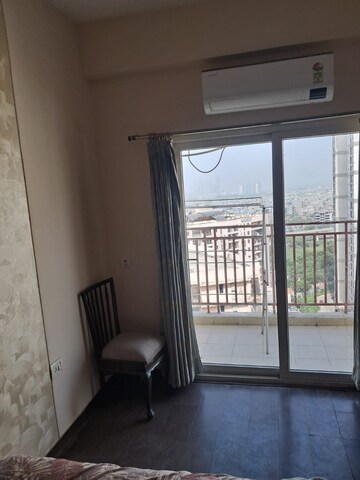 Room in 2 BHK Apartment at Mahagun Moderne, Sector 78 – for Rent