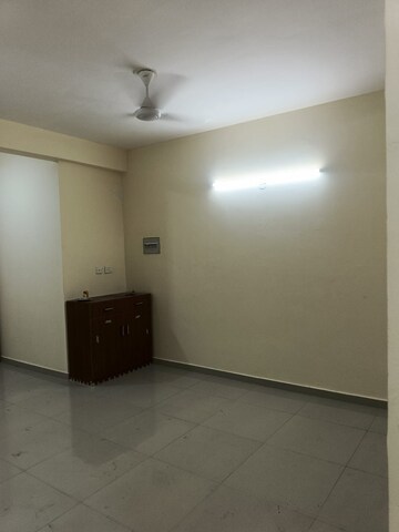 Room in 3 BHK Apartment at Pyramid Fusion Homes, Sector 70a – for Rent