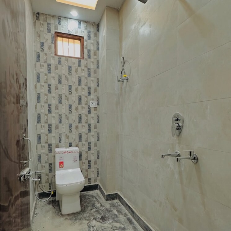 Bathroom, rwa-mohan-garden-block-r3-gali-3 3 Bedroom 50 Sq.Yd. Independent House In Razapur Khurd Delhi 8900286
