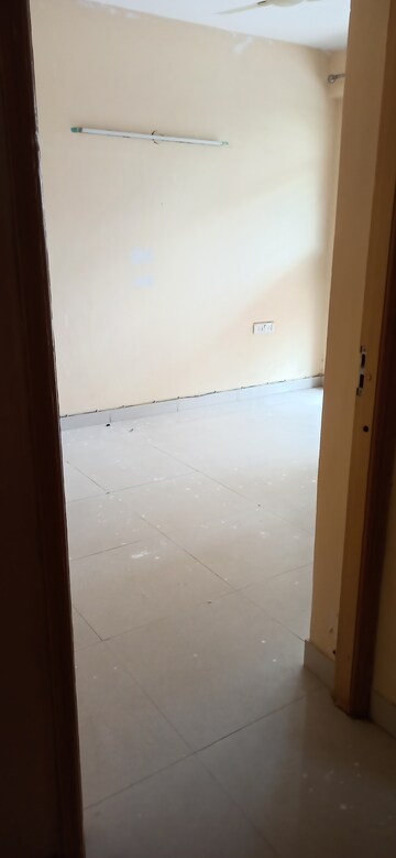 Room in 4 BHK Apartment at Aviation Heights, Sector 52 – for Rent