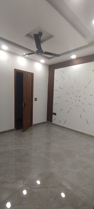Room in 3 BHK Builder Floor at Shastri Nagar – for Sale