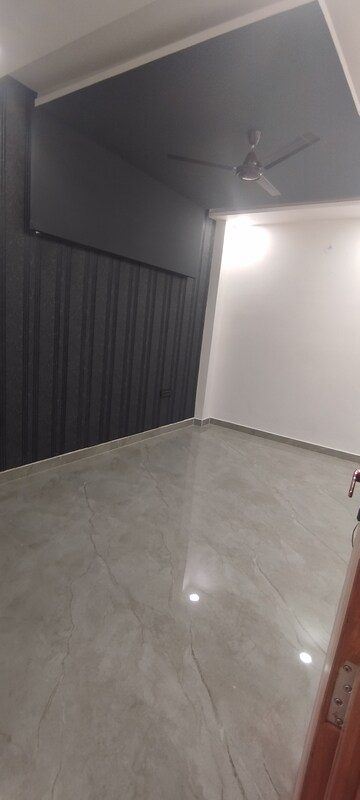 Room in 3 BHK Builder Floor at Shastri Nagar – for Sale