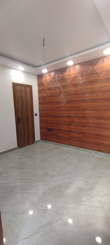 Room in 3 BHK Builder Floor at Shastri Nagar – for Sale