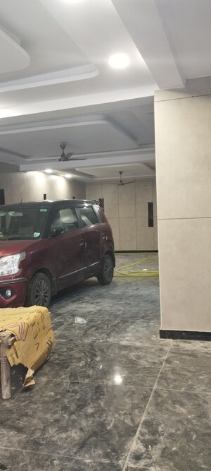 Parking in 3 BHK Builder Floor at Shastri Nagar – for Sale