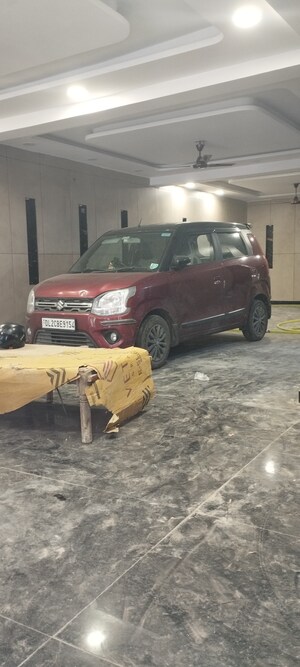 Parking in 3 BHK Builder Floor at Shastri Nagar – for Sale