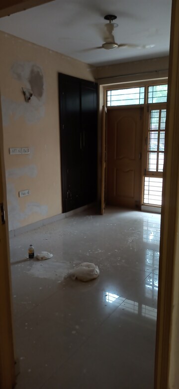 Furnished Amenities in 4 BHK Apartment at Aviation Heights, Sector 52 – for Rent