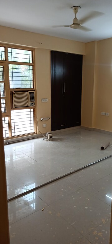 Furnished Amenities in 4 BHK Apartment at Aviation Heights, Sector 52 – for Rent