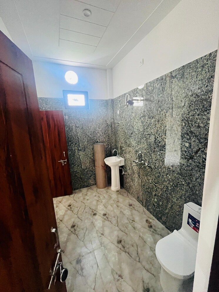 Master Bedroom, shimla bypass road 3 Bedroom 100 Sq.Yd. Independent House In Shimla Bypass Road Dehradun 8900350