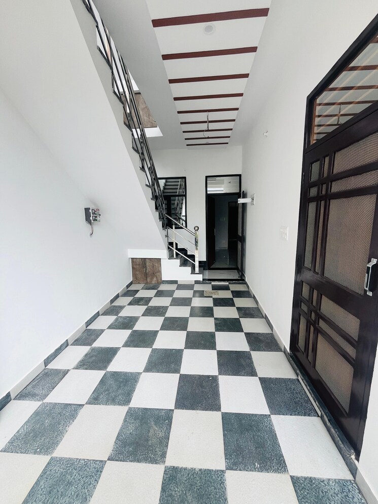 Master Bedroom, shimla bypass road 3 Bedroom 100 Sq.Yd. Independent House In Shimla Bypass Road Dehradun 8900350