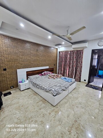 Bedroom in 5 BHK Apartment at Pioneer Park Presidia, Sector 62 – for Rent