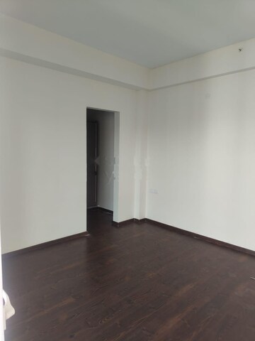 Room in 2.5 BHK Apartment at Shree Vardhman Victoria, Sector 70 – for Rent
