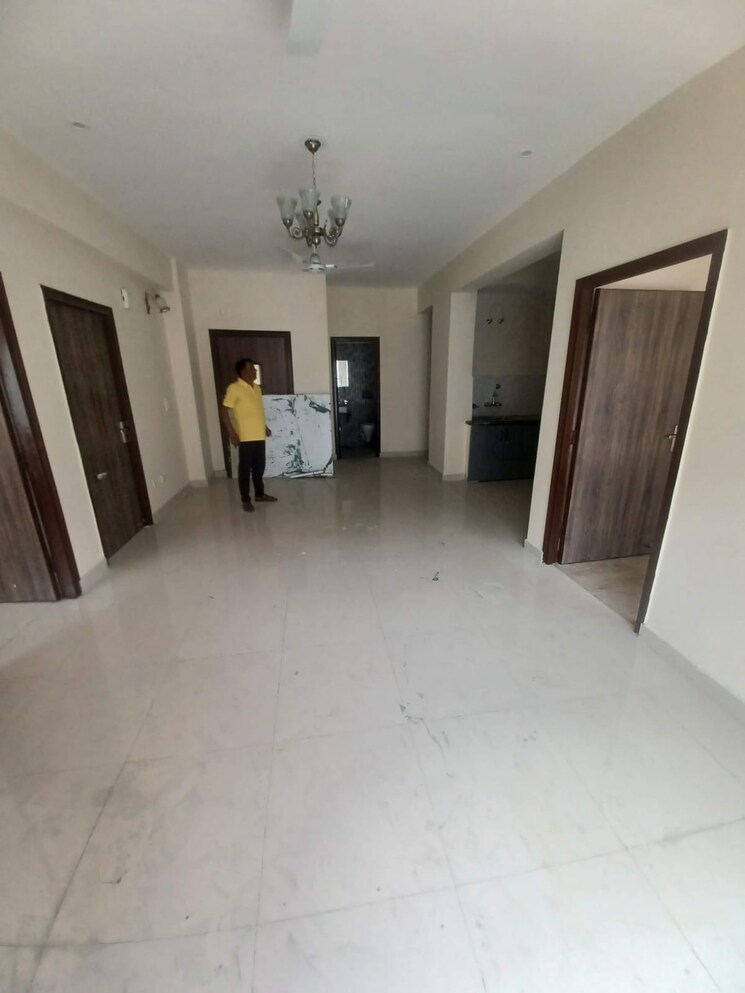 Room, turner road 3 Bedroom 1800 Sq.Ft. Apartment In Turner Road Dehradun 8900379