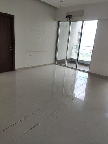 Room in 3 BHK Apartment at K Raheja Vivarea, Mahalaxmi – for Rent