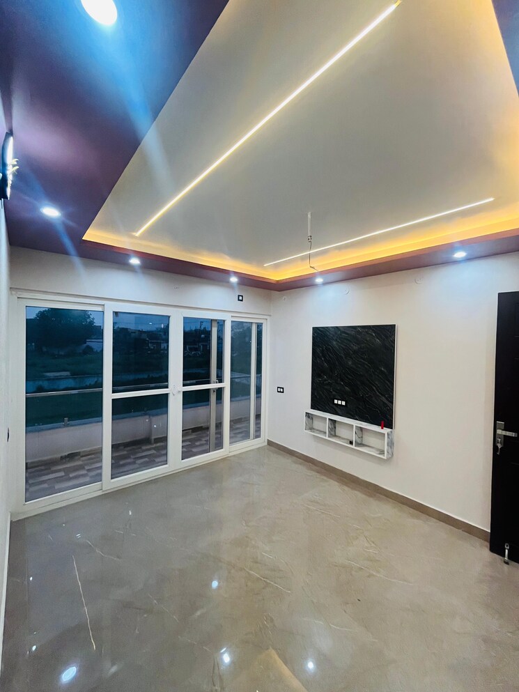 Room, gms road 3 Bedroom 1800 Sq.Ft. Builder Floor In Gms Road Dehradun 8900399