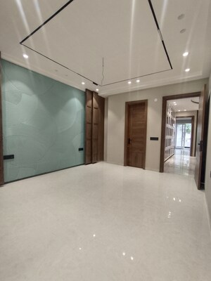 Room in 3 BHK Builder Floor at Sushant Lok 3, Sector 57 – for Sale