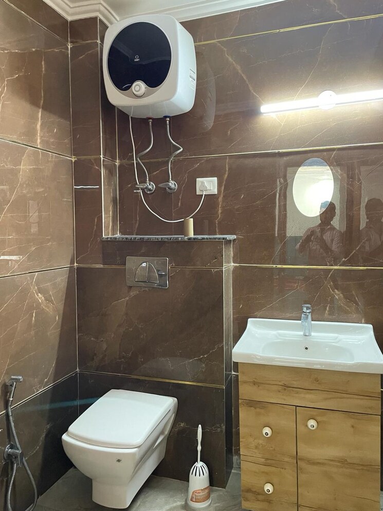 Bathroom, saket 2 Bedroom 806 Sq.Ft. Builder Floor In Saket Delhi 8900447