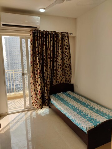 Bedroom in 2.5 BHK Apartment at Sector 10 Greater Noida – for Rent