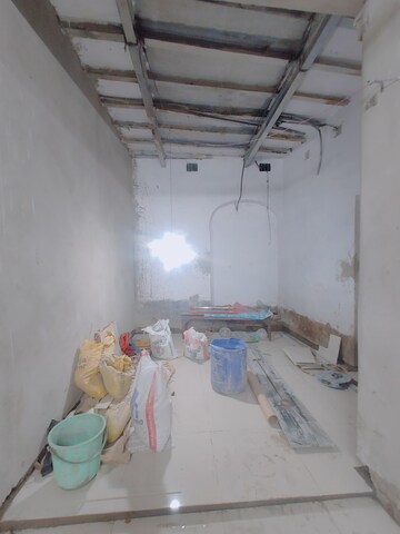  Showroom – Exterior View View at New Market - for Rent