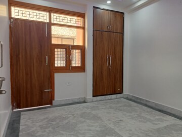Room in 3 BHK Builder Floor at Mahavir Enclave 1 – for Rent