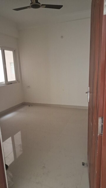 Room in 3 BHK Apartment at Rohit Grand, Jankipuram – for Rent