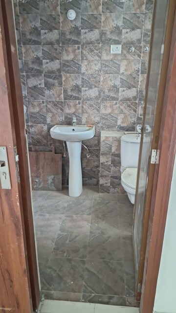 Bathroom in 3 BHK Apartment at Rohit Grand, Jankipuram – for Rent