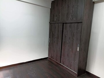 Room in 3 BHK Apartment at Mahagun Mantra I, Sector 10 Greater Noida – for Rent