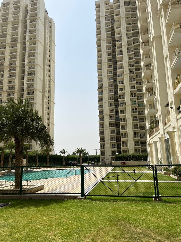 Exterior View, mahagun-mantra-i 3 Bedroom 1400 Sq.Ft. Apartment In Sector 10 Greater Noida Greater Noida 8900552