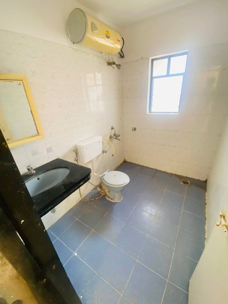 Bathroom, mont-vert-pristine 2 Bedroom 985 Sq.Ft. Apartment In Bopodi Pune 8900602