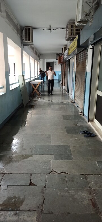  Shop For Rent in Ansal Sushant Shopping Arcade, Sector 27