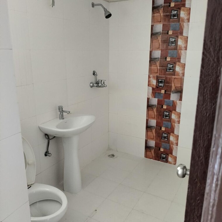 Bathroom, paramount-emotions-phase-ii 2 Bedroom 950 Sq.Ft. Apartment In Sector 1 Greater Noida Greater Noida 8900652