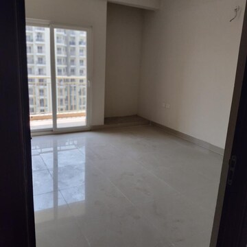 Room in 2 BHK Apartment at Paramount Emotions Phase II, Sector 1 Greater Noida – for Sale