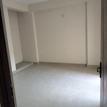 Room in 2 BHK Apartment at Paramount Emotions Phase II, Sector 1 Greater Noida – for Sale