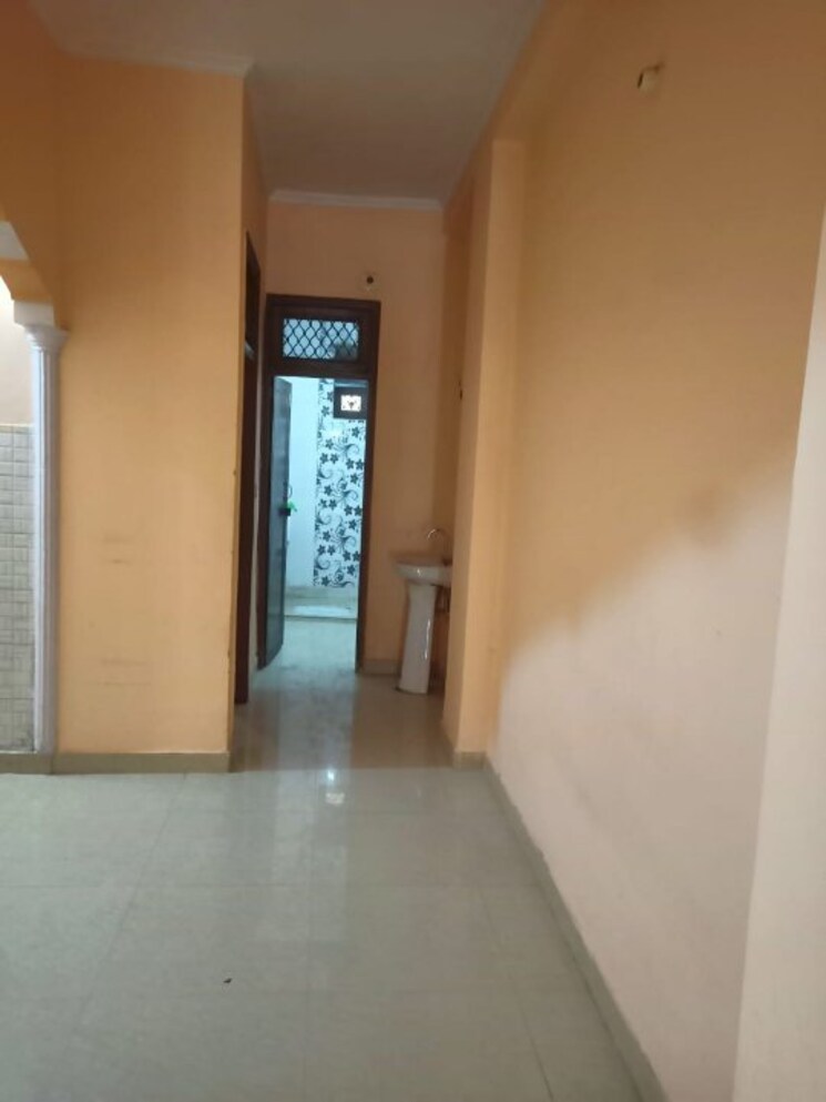 Room, dashrath puri 2 Bedroom 65 Sq.Yd. Apartment In Dashrath Puri Delhi 8900528