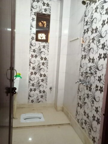 Bathroom in 2 BHK Apartment at Dashrath Puri – for Rent