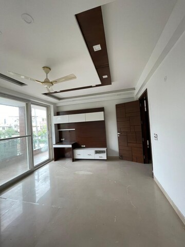 Building Lobby in 4 BHK Builder Floor at Sector 17 – for Sale