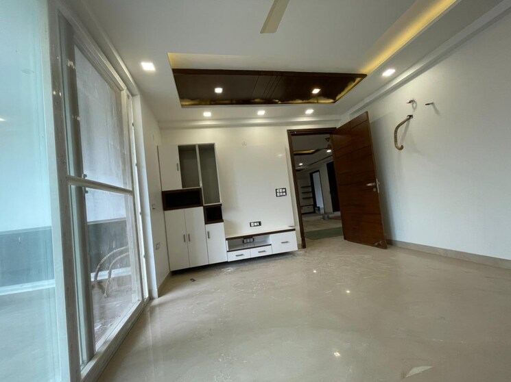 Kitchen, sector 17 4 Bedroom 350 Sq.Yd. Builder Floor In Sector 17 Faridabad 8900711