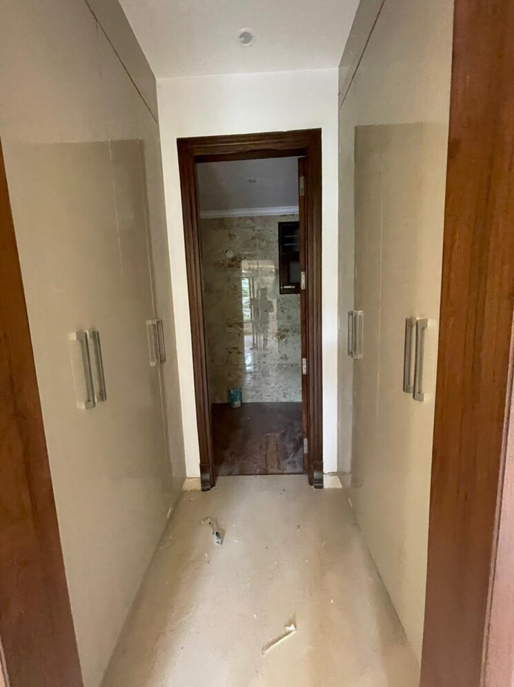 Room, sector 17 4 Bedroom 350 Sq.Yd. Builder Floor In Sector 17 Faridabad 8900711