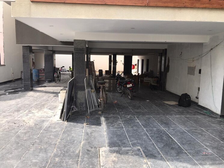  Parking, sector 17 4 Bedroom 350 Sq.Yd. Builder Floor In Sector 17 Faridabad 8900711